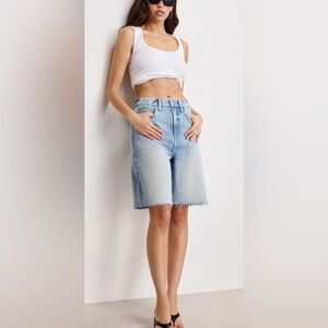 Good American Good 90’s MID-RISE RELAXED FIT DROPPED CROTCH Jean Shorts 18